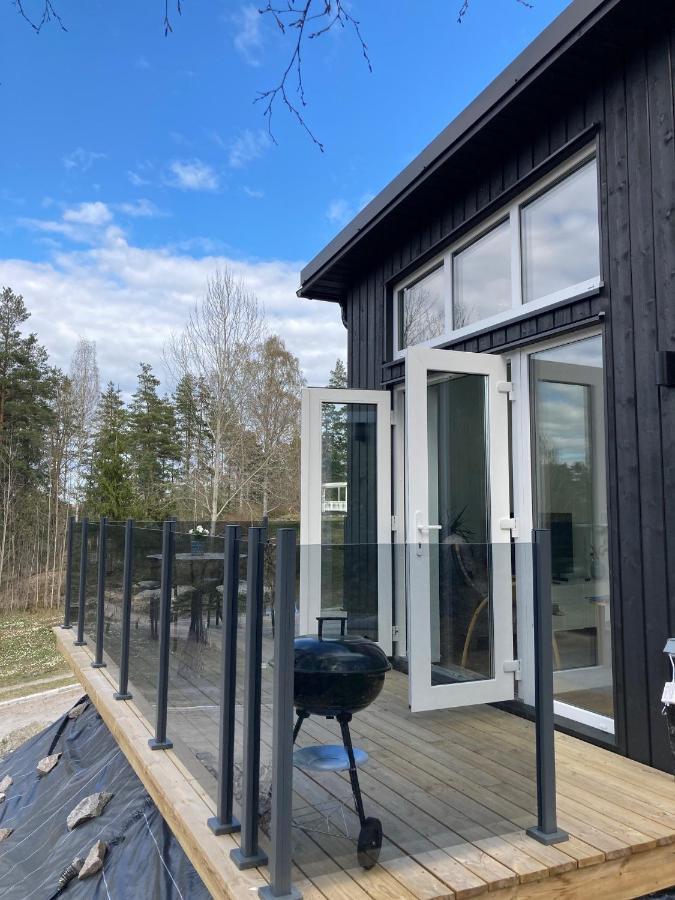 Cabin In The Woods, Close To Lake Maelaren Эскильстуна Экстерьер фото